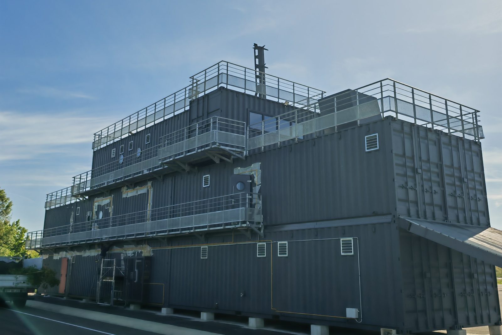 Simulateur naval d'entraînement des sapeurs-pompiers en containers empilés, Gignac